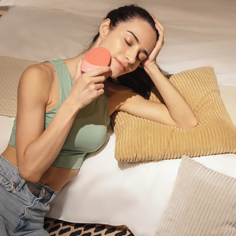 LUNA™ 4 Massage nettoyant et raffermissant du visage pour une peau équilibrée