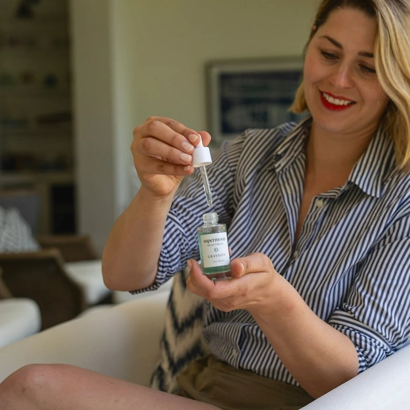 Supermoon Multifunctional Hydrating Water Serum