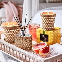 Bougie classique en rotin au pamplemousse