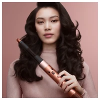 Sèche-cheveux coiffant multifonction Dyson Airwrap i.d.MC pour cheveux droits et ondulés édition spéciale en ambre soyeux