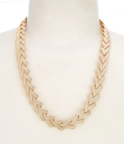 Dillard's Line Textured V Link Chain Collar Necklace