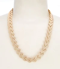 Dillard's Line Textured V Link Chain Collar Necklace
