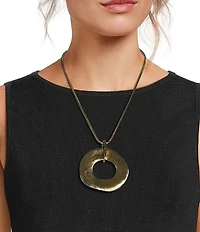 Natasha Accessories Open Hammered Circle Short Pendant Necklace