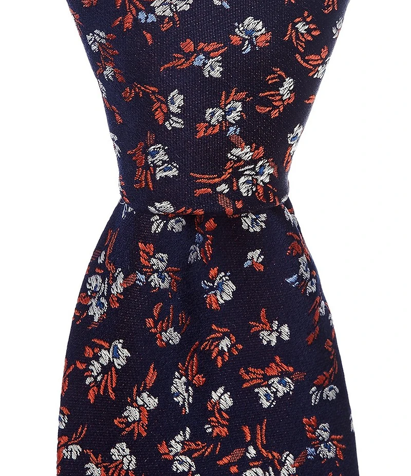 Roundtree & Yorke Scattered Flowers 3 3/8#double; Woven Silk Tie