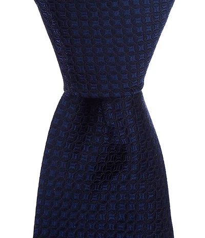 Roundtree & Yorke Smiths Solid 3 3/8#double; Traditional Woven Silk Tie