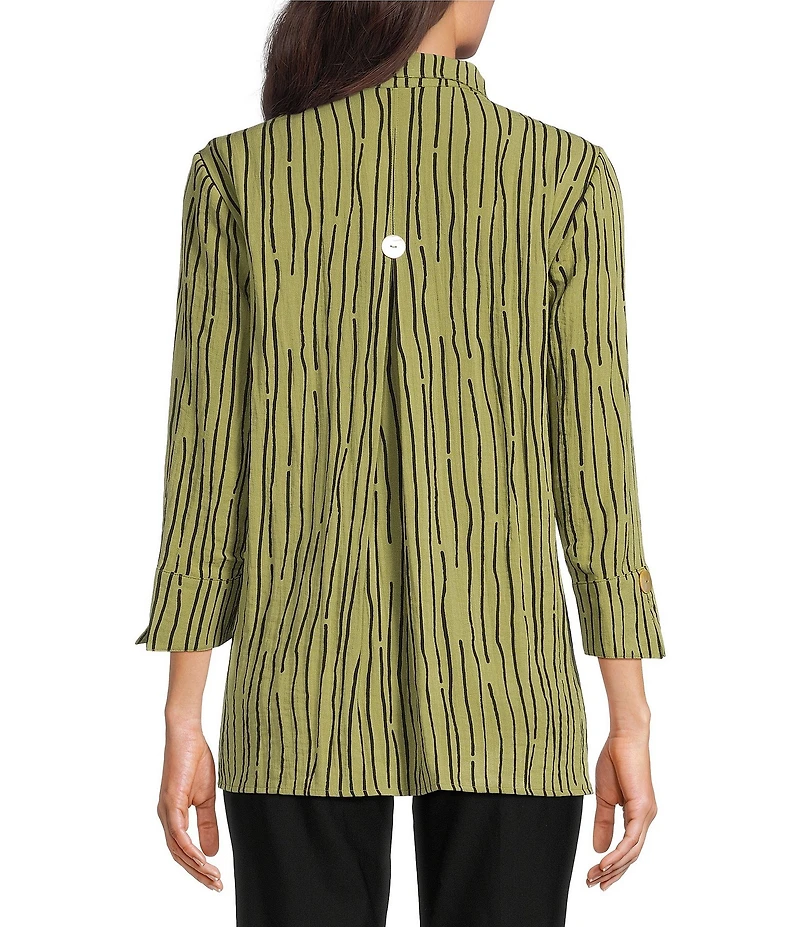 Ali Miles Crinkle Woven Abstract Stripe Wire Collar 3/4 Sleeve Button Front Tunic