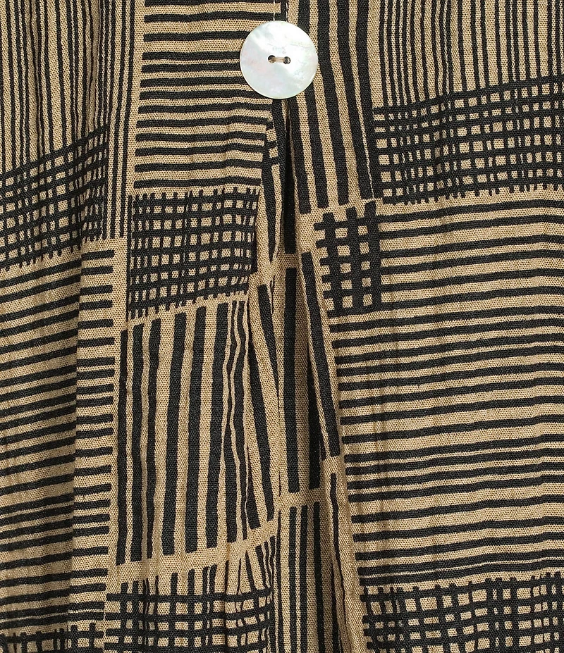 Ali Miles Woven Abstract Print Crinkle Woven Point Neck 3/4 Sleeve Button Front Tunic