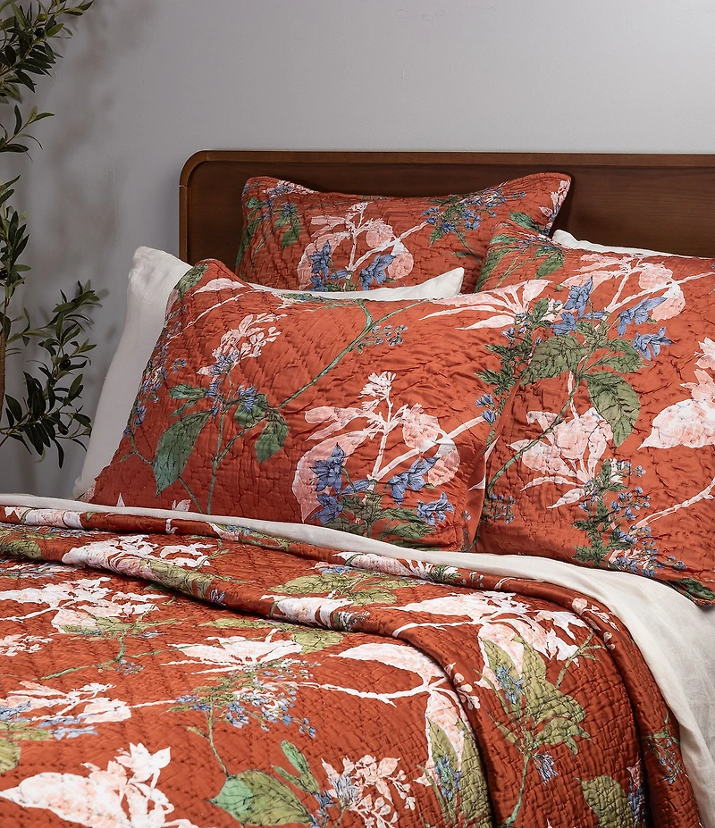 Amity Home Fitzgerald Floral Pattern Quilt