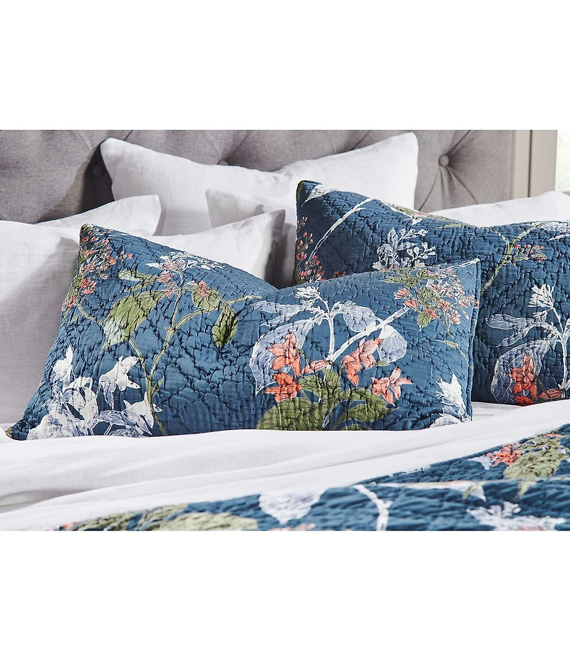 Amity Home Fitzgerald Floral Pattern Quilt