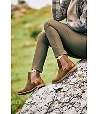 Ariat Women's Wexford Waterproof Leather Lug Sole Chelsea Booties