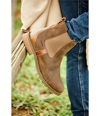 Ariat Women's Wexford Waterproof Leather Lug Sole Chelsea Booties