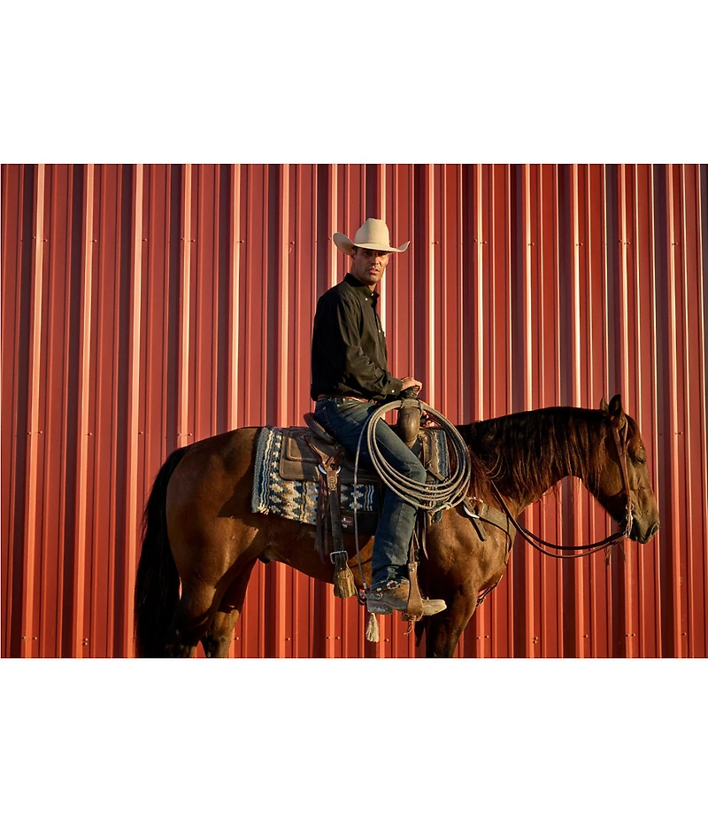 Ariat Wrinkle-Free Solid Long-Sleeve Woven Shirt