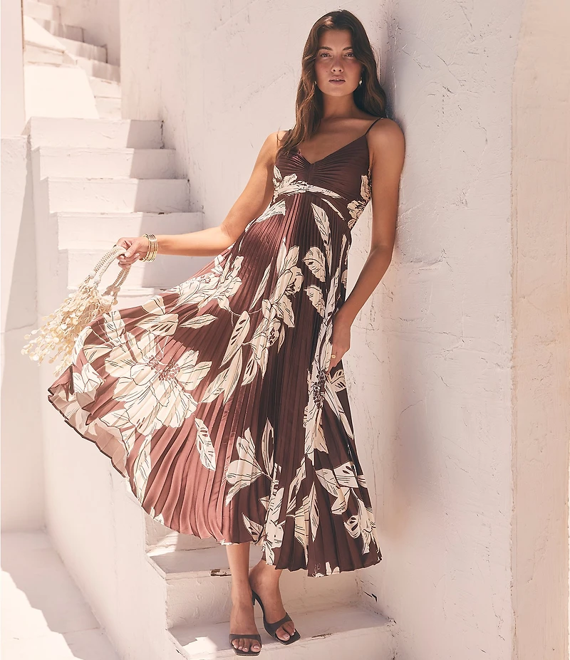 ASTR The Label Clea Floral Print V-Neck Sleeveless Pleated Satin Plisse Maxi Dress