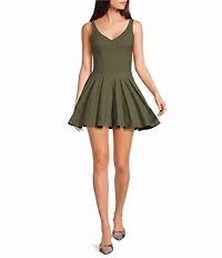 B. Darlin V-Neck Pleated V-Waist Dress
