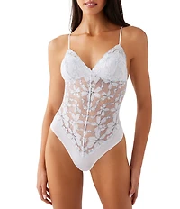 b.tempt'd by Wacoal Feeling Famous V-Neck Lace Bodysuit