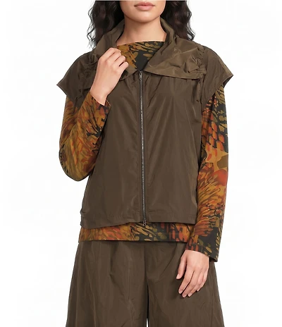 Bryn Walker Memory Crunch Wide Pointed Collar Cap Sleeve Ruched Detail Zip-Front Vest