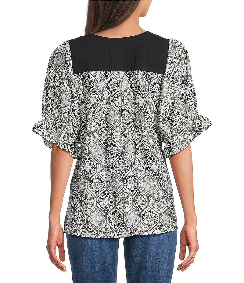 Calessa Petite Size Abstract Embroidered Square Neck Short Sleeve Tunic