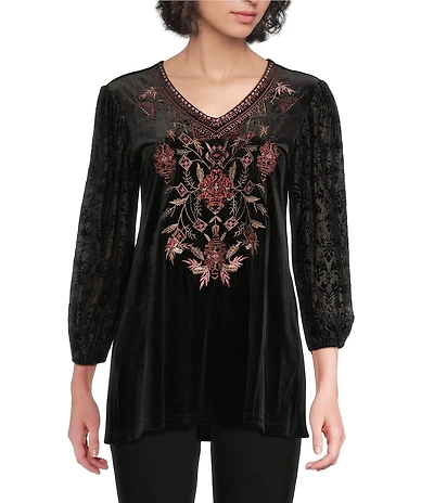 Calessa Petite Size Embroidered Burnout Velvet Floral V-Neck 3/4 Sleeve Knit Tunic