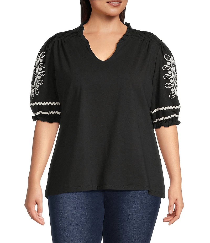 Calessa Plus Size Embroidered Split V-Neck Short Balloon Sleeve Blouse