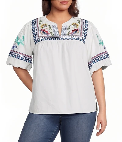 Calessa Plus Size Embroidered Split V-Neck Short Sleeve Tunic