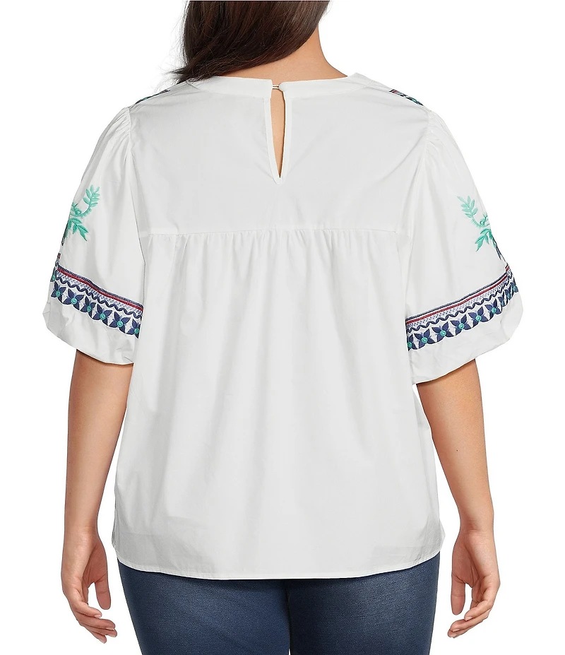 Calessa Plus Size Embroidered Split V-Neck Short Sleeve Tunic