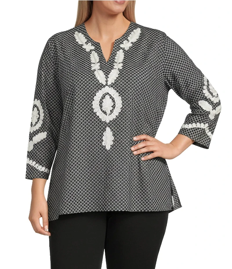Calessa Plus Size Soutache Embroidered Geometric Print Split V-Neck 3/4 Sleeve Tunic