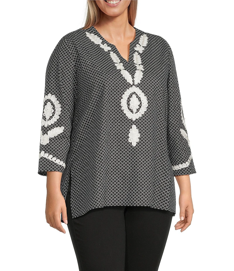 Calessa Plus Size Soutache Embroidered Geometric Print Split V-Neck 3/4 Sleeve Tunic