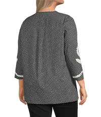 Calessa Plus Size Soutache Embroidered Geometric Print Split V-Neck 3/4 Sleeve Tunic