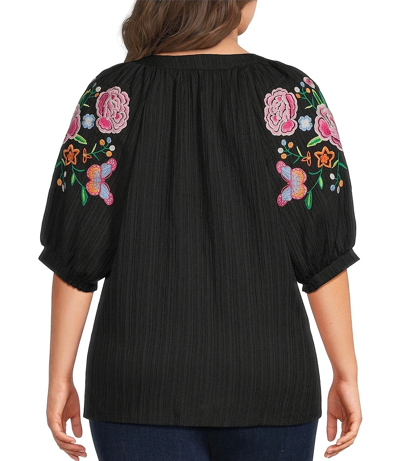 Calessa Plus Size Woven Split V-Neck Embroidered Balloon Elbow Length Sleeve Tunic