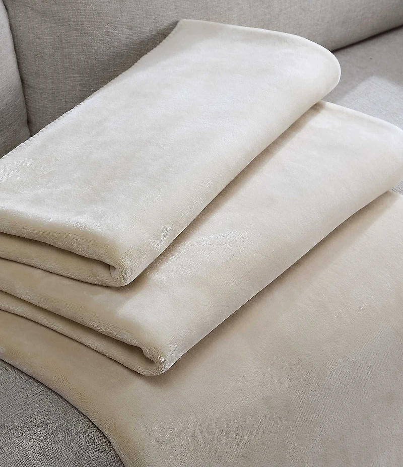 Calvin Klein Modern Lush Reversible Bed Blanket