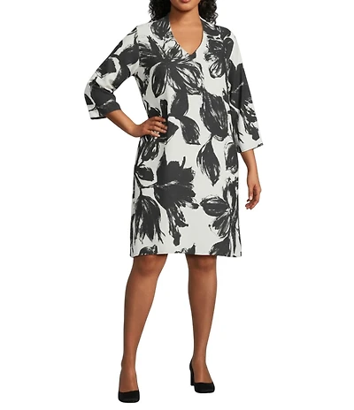 Caroline Rose Plus Size Vivianna Brushstroke Floral Print V-Neck 3/4 Sleeve Shift Dress