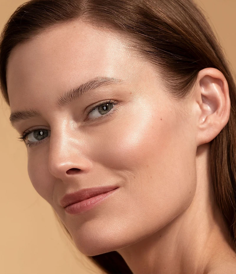 Chantecaille Sheer Glow Gold Face Tint
