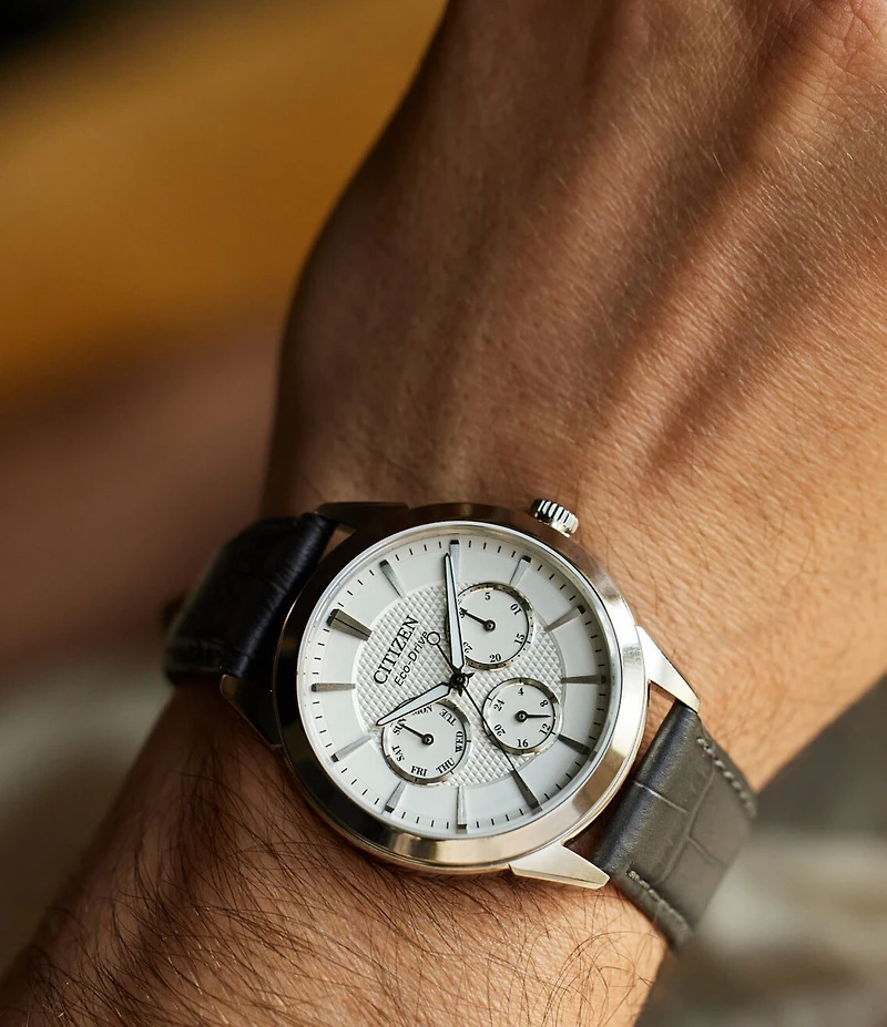 Citizen Men's Classic Eco Wr100 Chronograph Black Leather Strap Watch