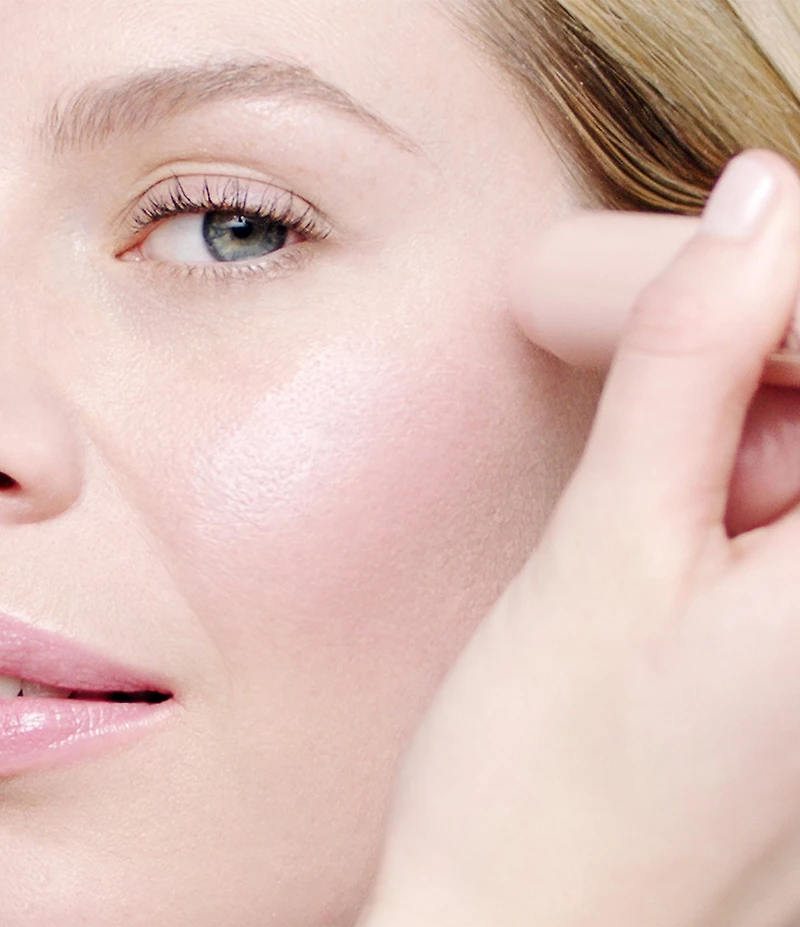 Clinique Glow On The Go Skincare & Makeup Gift Set