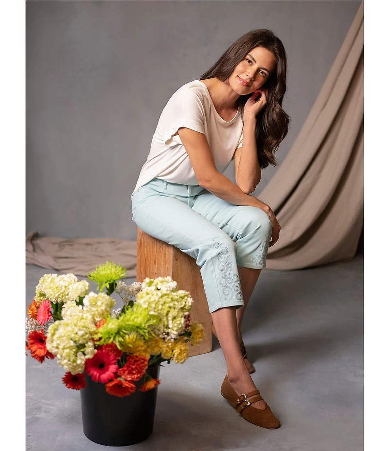 Code Bleu Chelsea Embroidered High-Rise Slim Capri Jeans