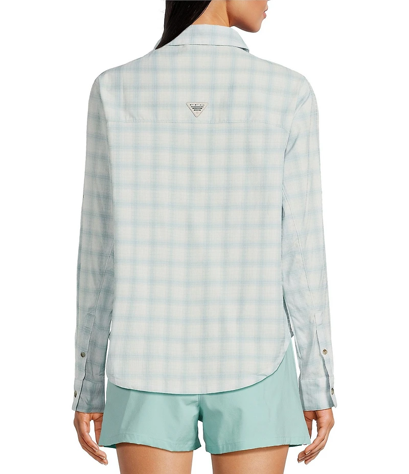 Columbia Women's PFG Wildcast Performance Yarn Dye Plaid Print Long Sleeve Button Front Shirt