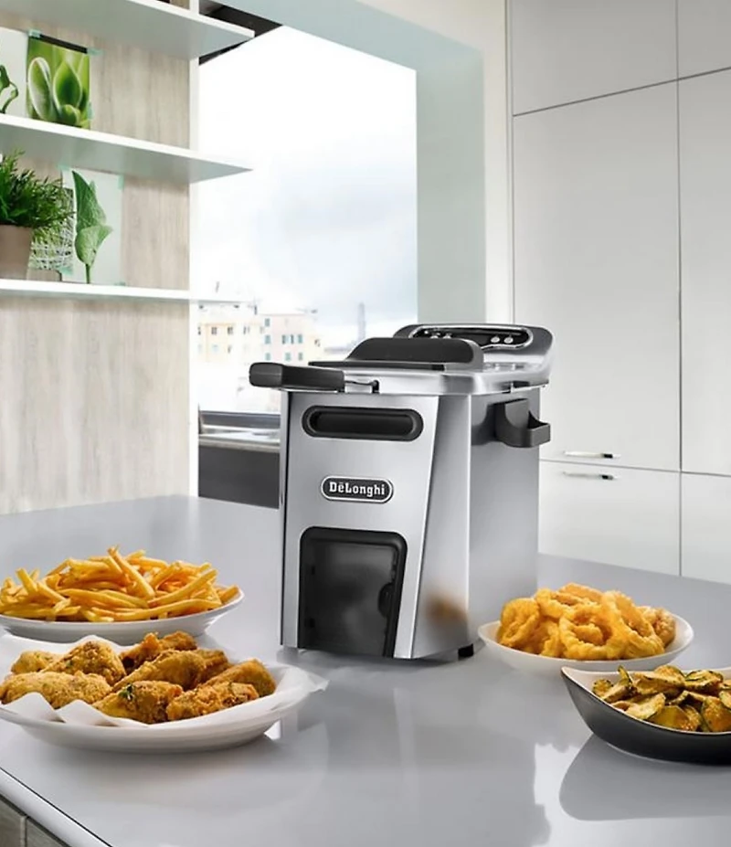 DeLonghi Livenza Deep Fryer with EasyClean System