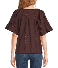 Democracy Contrast Tonal Embroidered Woven Spliced V-Neck Short Raglan Sleeve Top