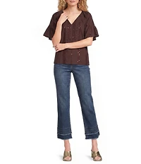 Democracy Contrast Tonal Embroidered Woven Spliced V-Neck Short Raglan Sleeve Top