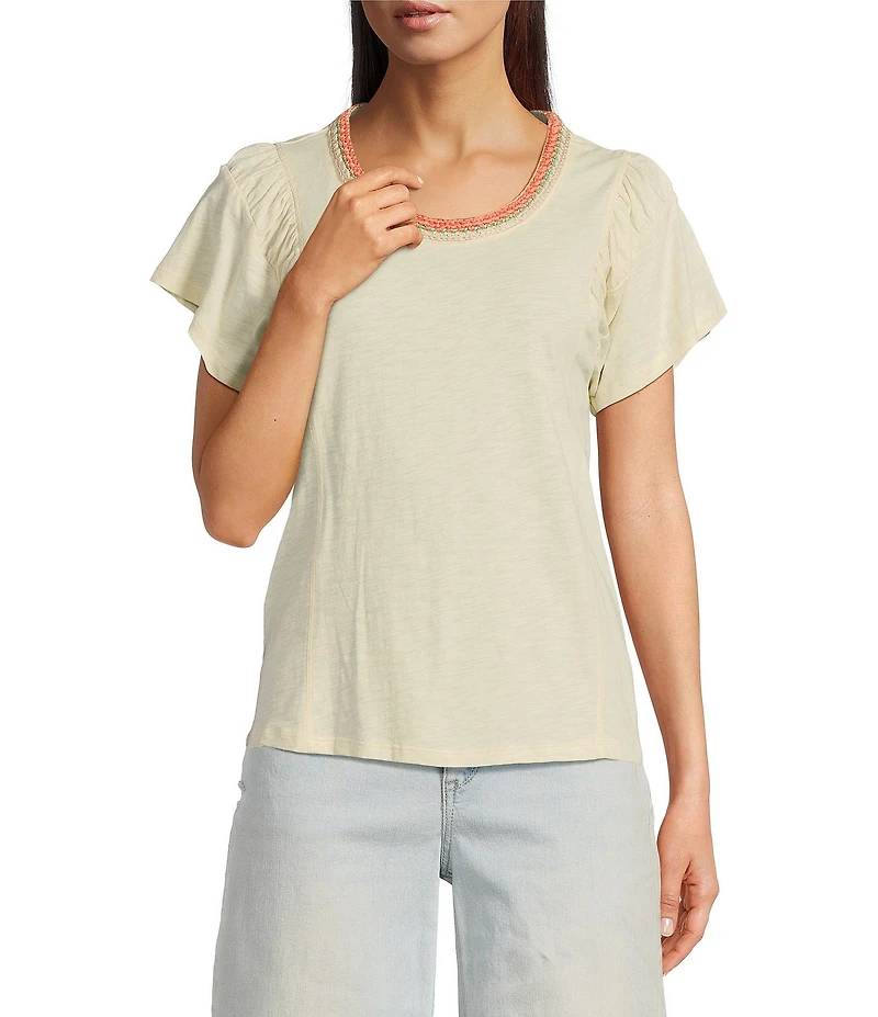 Democracy Contrast Crochet Scoop Neck Ruched Detail Short Sleeve Knit Top