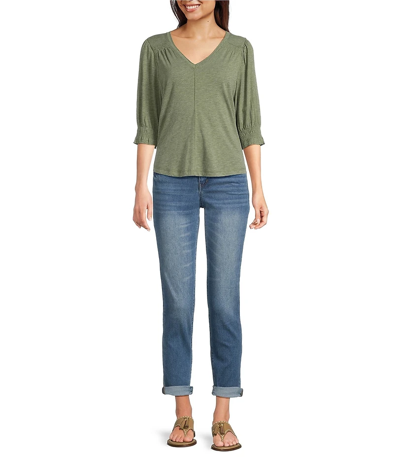 Democracy Petite Size Solid Relaxed Knit V-Neck Elbow Sleeve Top