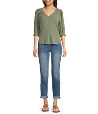Democracy Petite Size Solid Relaxed Knit V-Neck Elbow Sleeve Top