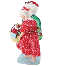 Department 56 Possible Dreams Mr. and Mrs. Claus A Walk On The Beach Figurine