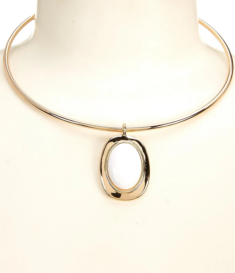 Dillard's Resin Oval Pendant Wire Collar Necklace