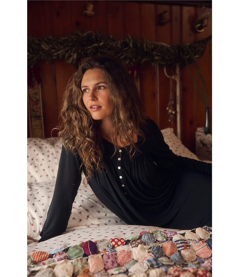 Eileen West Long Sleeve Sweetheart Neck Knit Waltz Nightgown