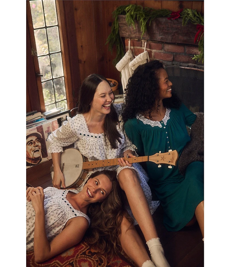 Eileen West Long Sleeve Sweetheart Neck Lace Mistletoe Print Woven Ballet Holiday Nightgown