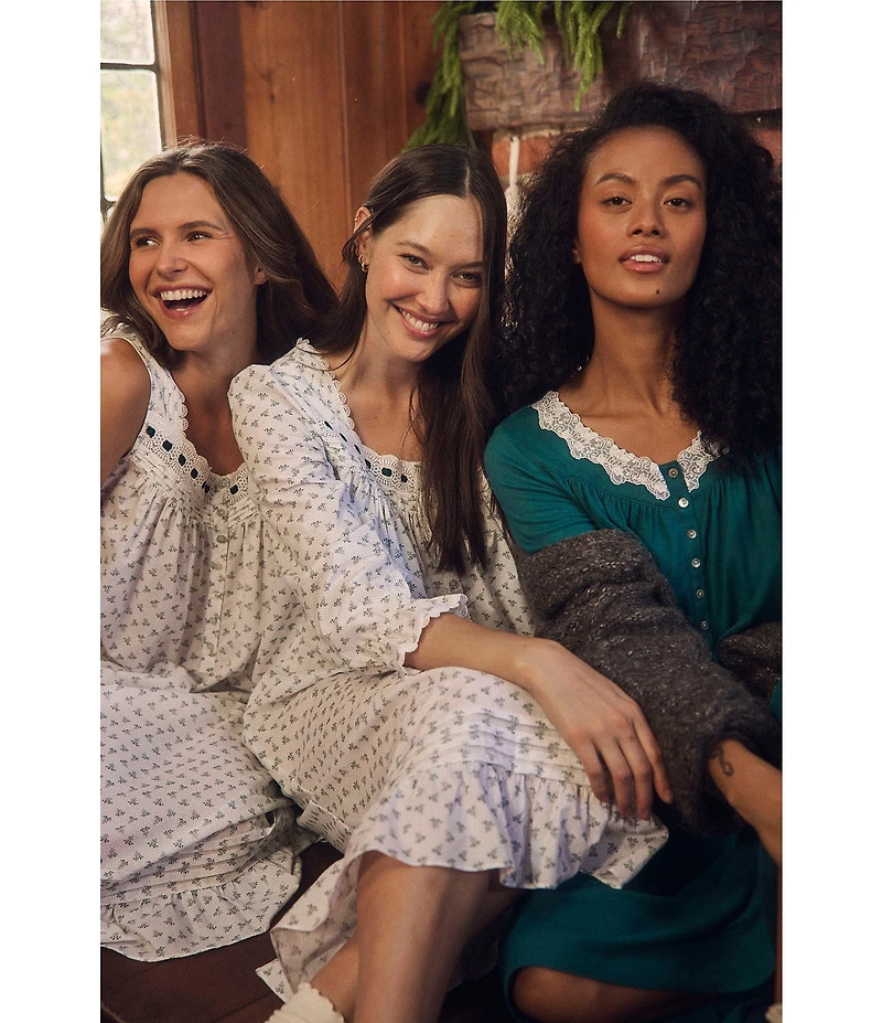 Eileen West Long Sleeve Sweetheart Neck Lace Mistletoe Print Woven Ballet Holiday Nightgown