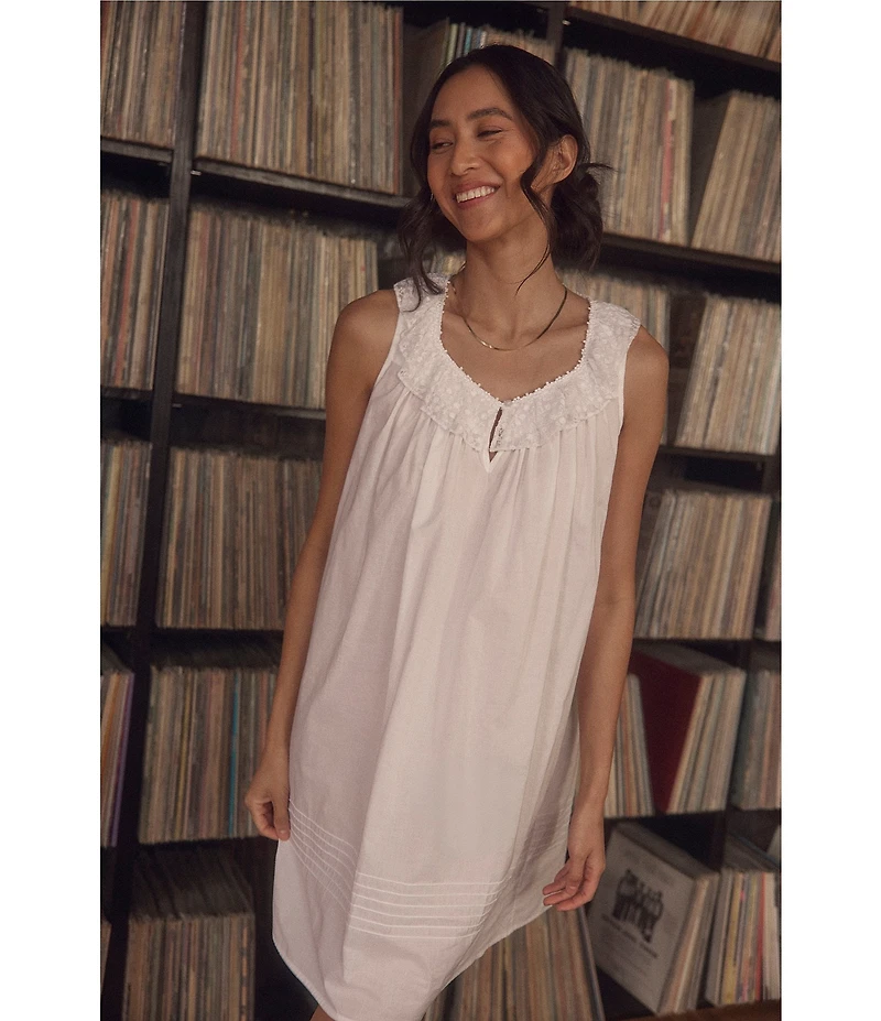 Eileen West Mesh Dot Sleeveless Round Neck Woven Chemise