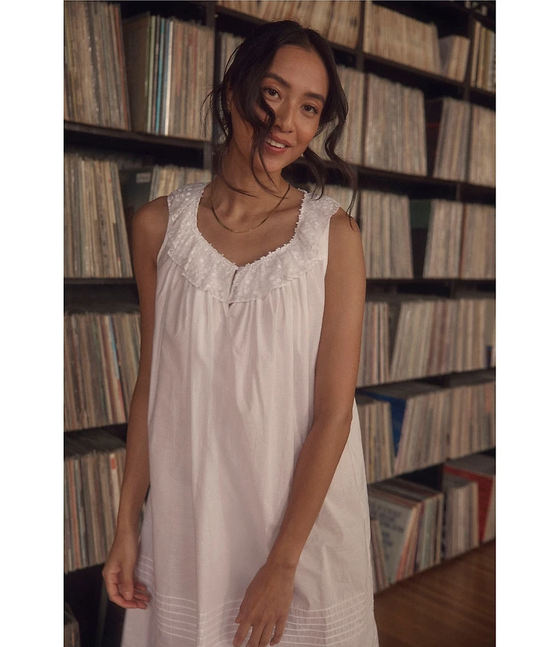 Eileen West Mesh Dot Sleeveless Round Neck Woven Chemise