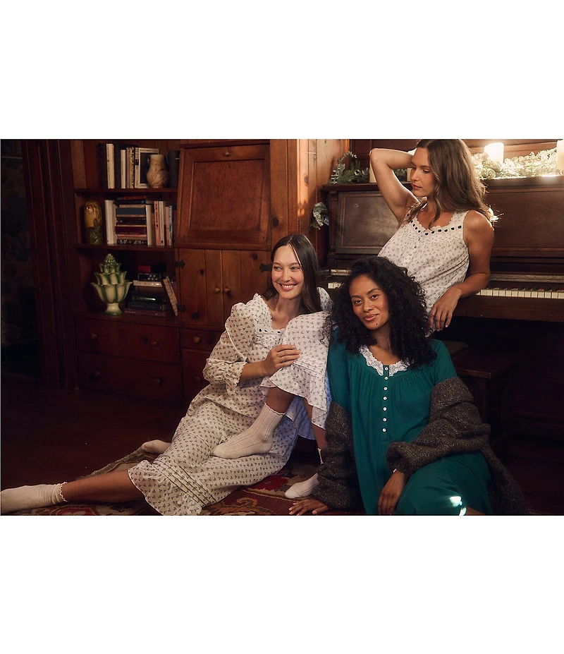 Eileen West Sleeveless Sweetheart Neck Woven Mistletoe Holiday Ballet Nightgown